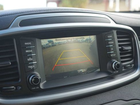 Used 2019 Kia Sorento L image 23