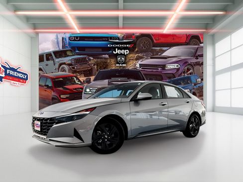 Used 2023 Hyundai Elantra SEL image 1