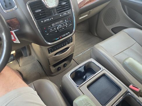 Used 2011 Chrysler Town & Country Touring-L w/ Entertainment Group #2 image 29