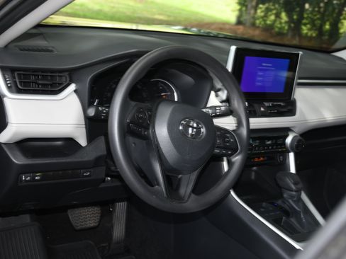 Certified 2024 Toyota RAV4 XLE FWD image 9