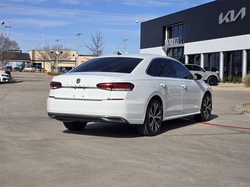 Used 2021 Volkswagen Passat 2.0T SE image 4