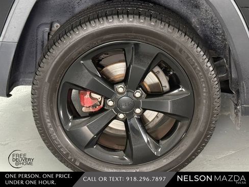 Used 2017 Jeep Cherokee Sport FWD image 12