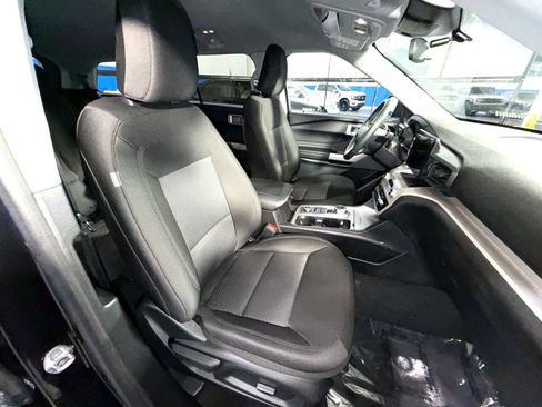 Used 2023 Ford Explorer XLT AWD/4WD image 25