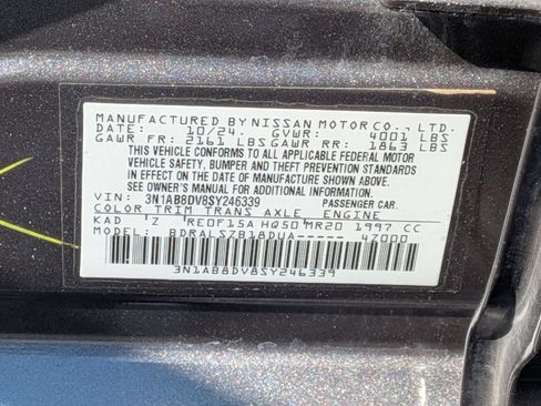 Used 2025 Nissan Sentra SR w/ SR Premium Package FWD image 39