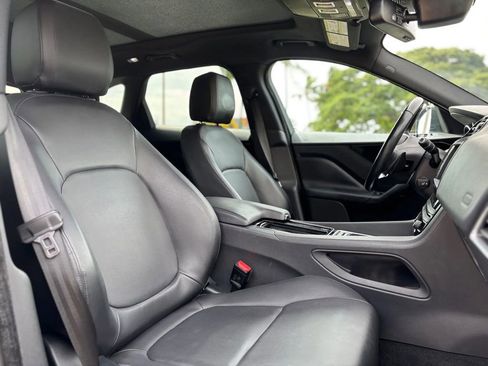 Used 2018 Jaguar F-PACE Premium image 9