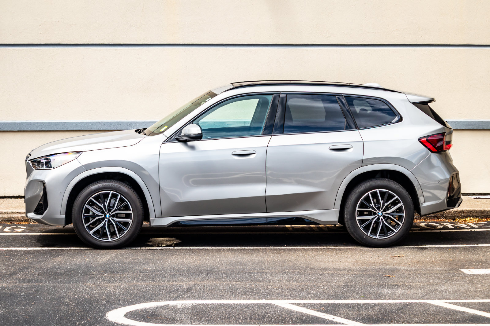 Used 2026 BMW X1 xDrive28i AWD/4WD image 3