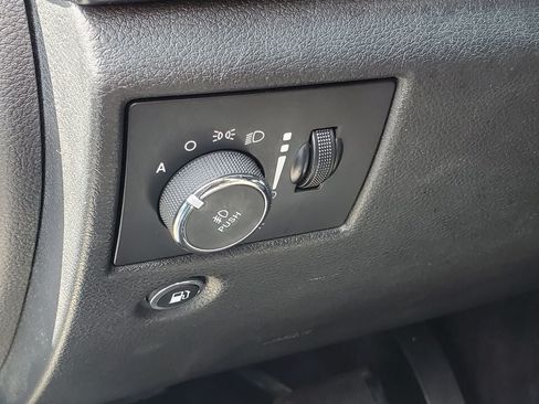 Used 2019 Jeep Grand Cherokee Laredo AWD/4WD image 8