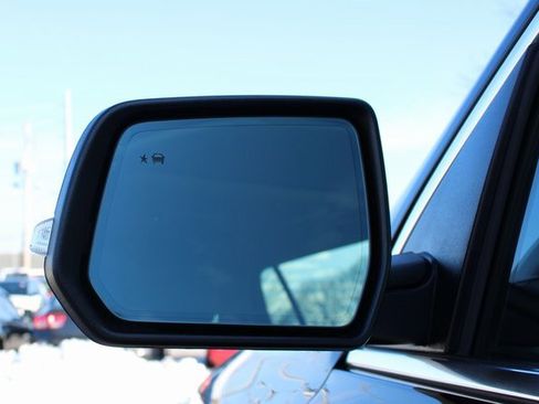 Used 2022 GMC Acadia Denali w/ Denali Ultimate Package image 8