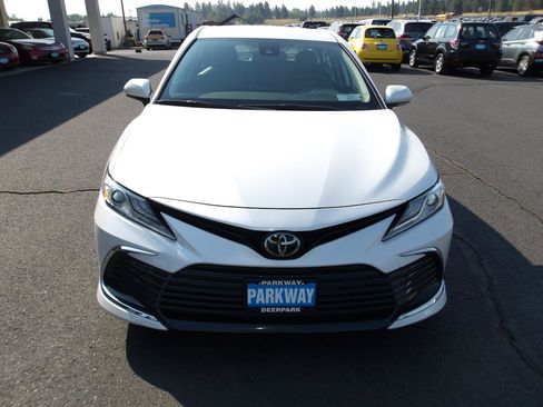 Used 2023 Toyota Camry XLE w/ Cold Weather Package FWD image 8