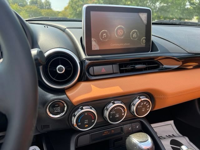 Used 2019 FIAT 124 Spider Lusso w/ Navigation & Sound Group RWD image 26