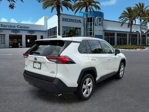 Used 2021 Toyota RAV4 XLE Premium AWD/4WD image 8