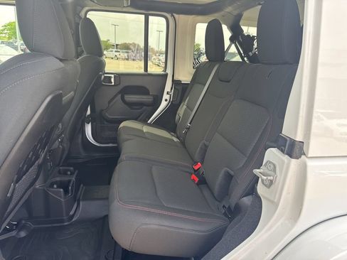 Used 2021 Jeep Wrangler Unlimited Rubicon w/ Dual Top Group AWD/4WD image 19