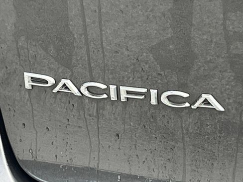 Used 2022 Chrysler Pacifica Touring-L image 23