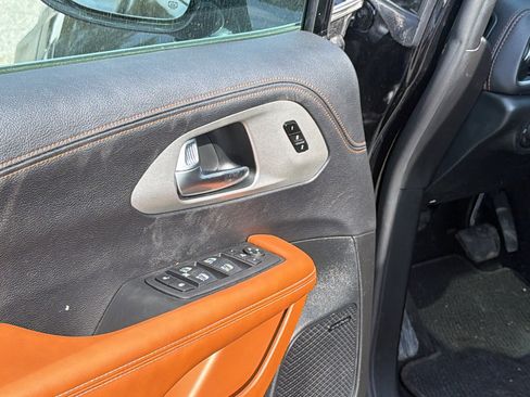 Used 2025 Chrysler Pacifica Pinnacle FWD image 15