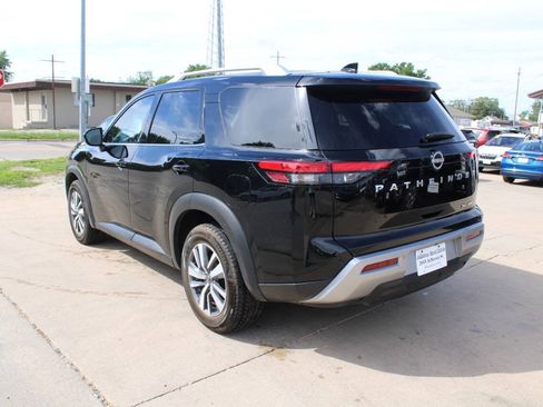 Used 2024 Nissan Pathfinder SL AWD/4WD image 8