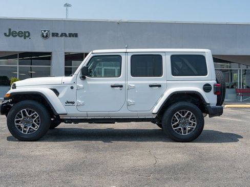 Certified 2025 Jeep Wrangler Unlimited Sahara AWD/4WD image 2