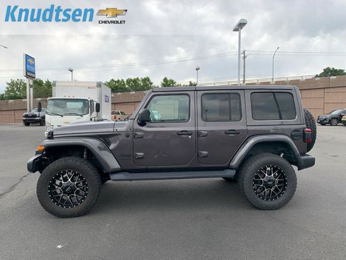 Used 2020 Jeep Wrangler Unlimited Sahara AWD/4WD image 4