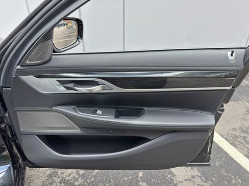 Used 2019 BMW 740i RWD image 46