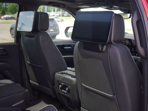 New 2025 Chevrolet Suburban Premier image 30