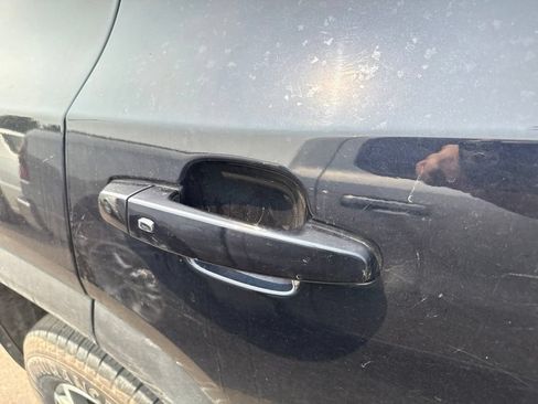 Used 2022 GMC Acadia SLE w/ Driver Convenience Package FWD image 27