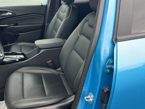 Used 2025 Chevrolet Trax ACTIV w/ Sunroof Package FWD image 22