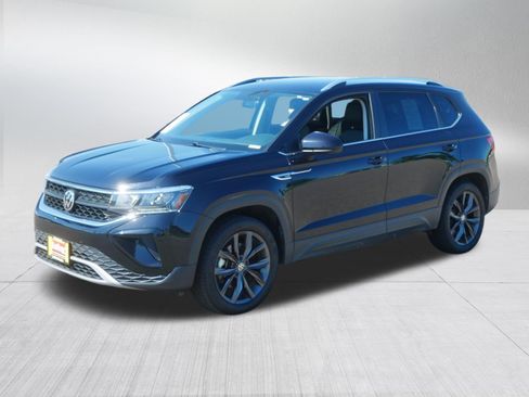 Used 2022 Volkswagen Taos SE AWD/4WD image 3