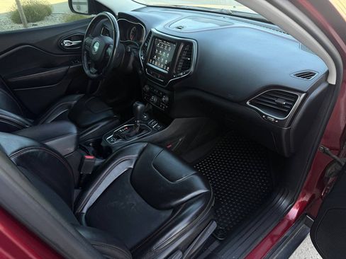 Used 2021 Jeep Cherokee Trailhawk AWD/4WD image 21