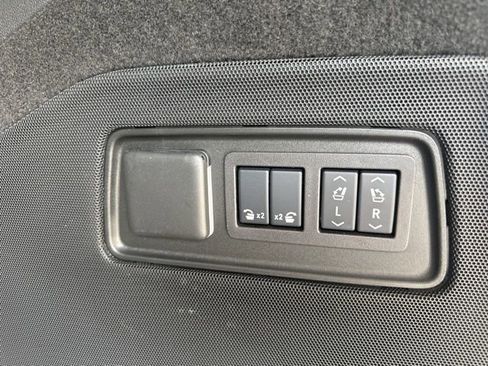 Used 2025 Cadillac Escalade Sport Platinum w/ LPO, Floor Liner Package AWD/4WD image 24