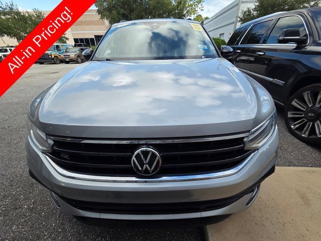 Used 2022 Volkswagen Tiguan SE R-Line FWD image 2