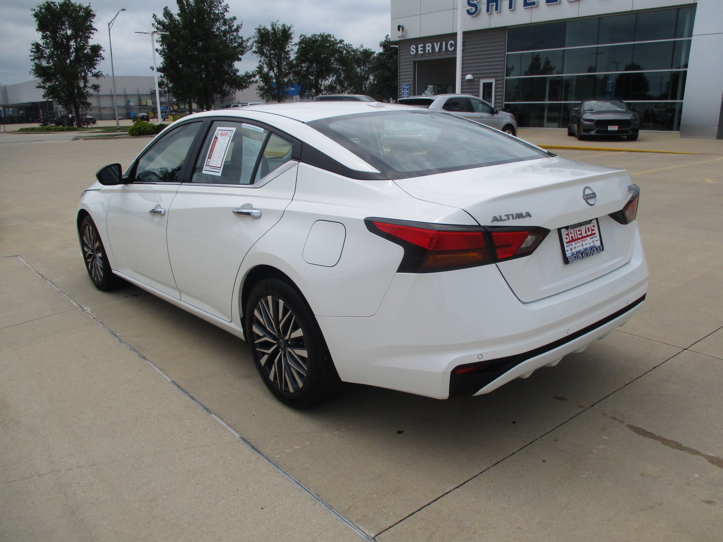 Used 2025 Nissan Altima 2.5 SV FWD image 4