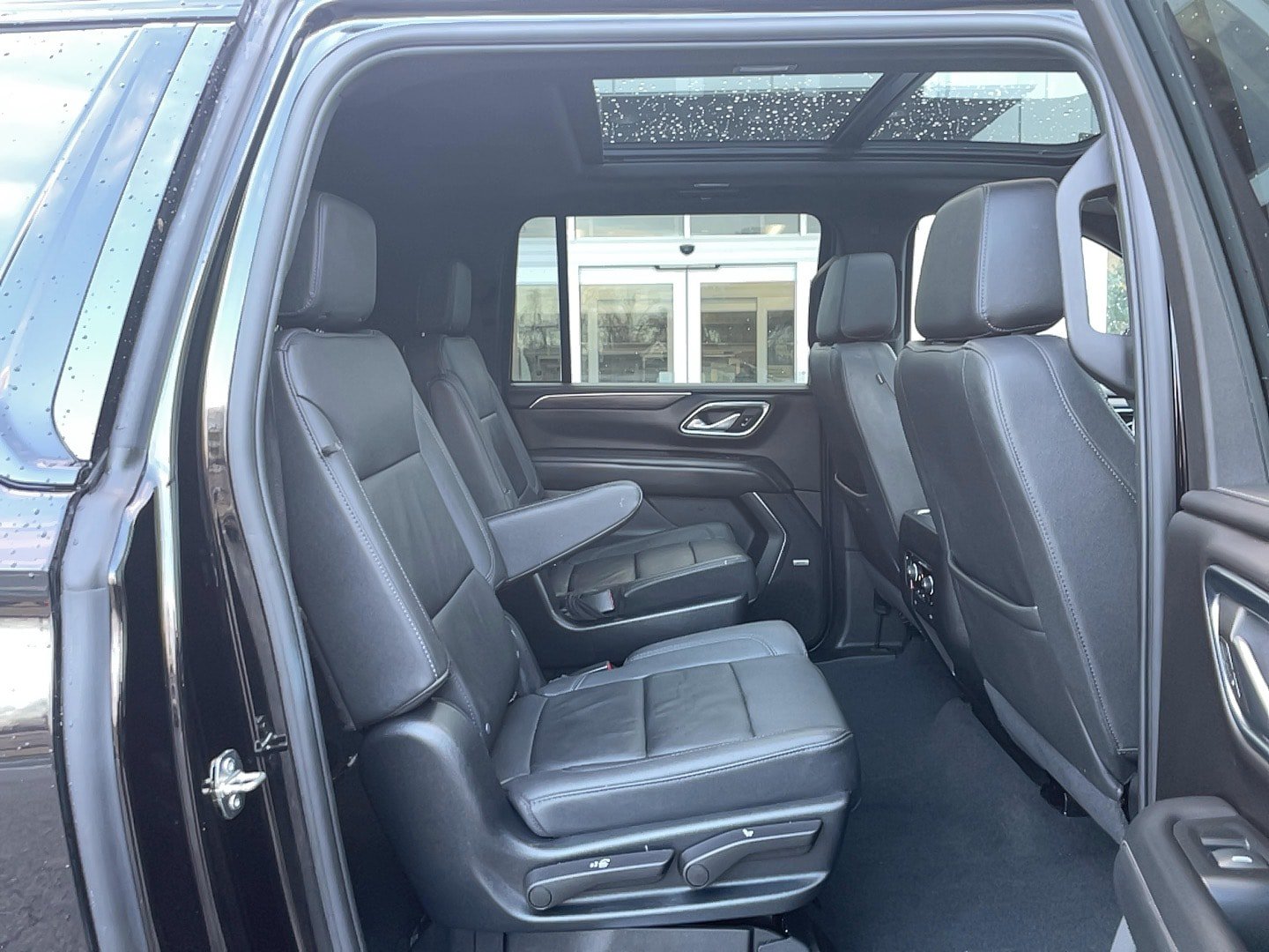 Used 2023 Chevrolet Suburban Z71 w/ Luxury Package AWD/4WD image 29