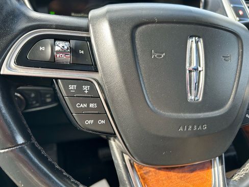 Used 2019 Lincoln Nautilus Select image 24