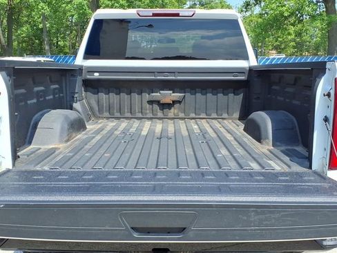 Used 2021 Chevrolet Silverado 2500 Custom w/ Custom Value Package AWD/4WD image 8
