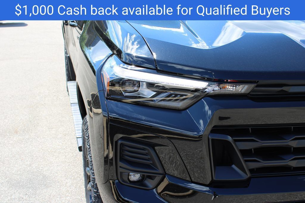 New 2026 Chevrolet Colorado Z71 w/ Midnight Edition AWD/4WD image 2