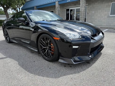 Used 2018 Nissan GT-R Premium w/ Premium Interior Package AWD/4WD image 8