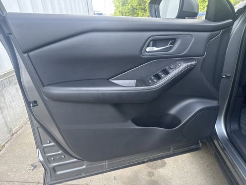 Used 2025 Nissan Rogue SV AWD/4WD image 7