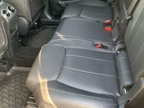 Used 2021 Mercedes-Benz GLB 250 4MATIC image 9