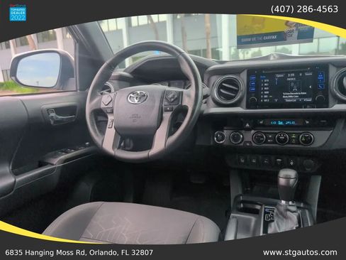 Used 2017 Toyota Tacoma TRD Sport w/ Premium & Technology Package AWD/4WD image 18