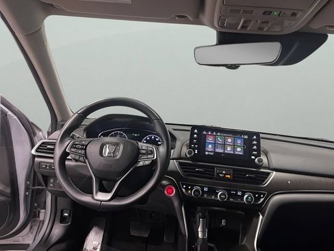 Used 2018 Honda Accord Touring image 14