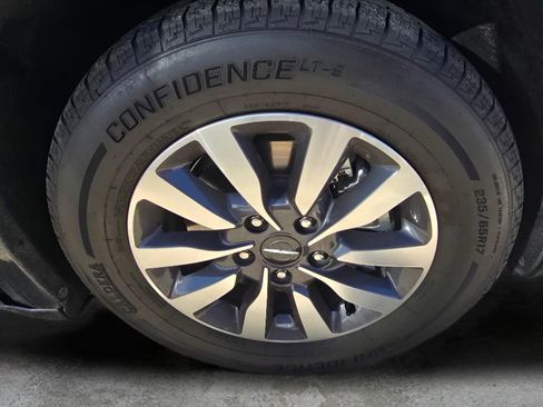 Used 2023 Chrysler Pacifica Limited image 16