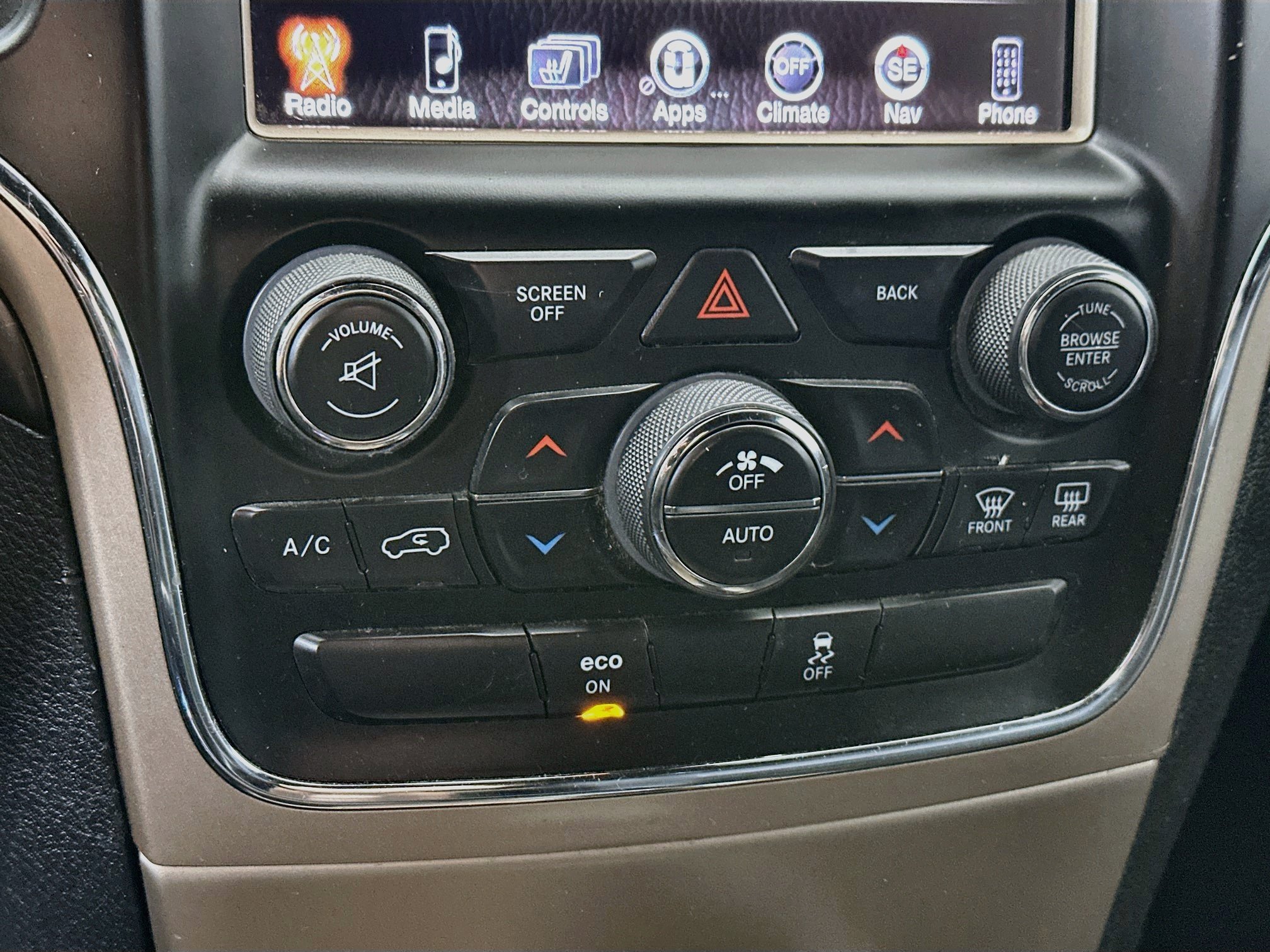 Used 2014 Jeep Grand Cherokee Altitude AWD/4WD image 16
