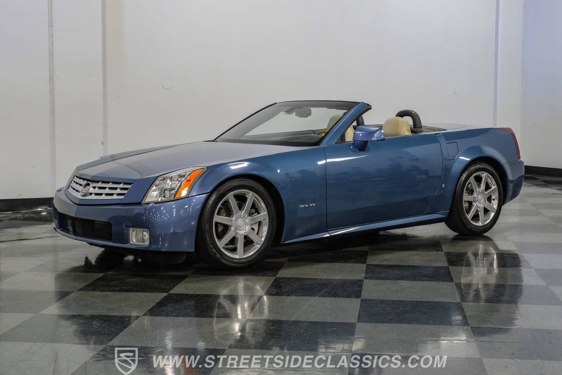 Used 2006 Cadillac XLR RWD image 6