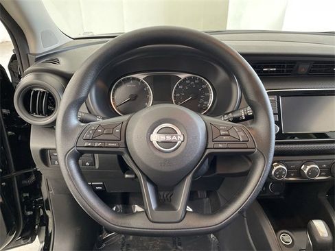 Certified 2025 Nissan Kicks Play S image 28