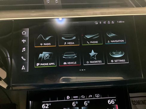 Used 2022 Audi e-tron Premium Plus AWD/4WD image 6