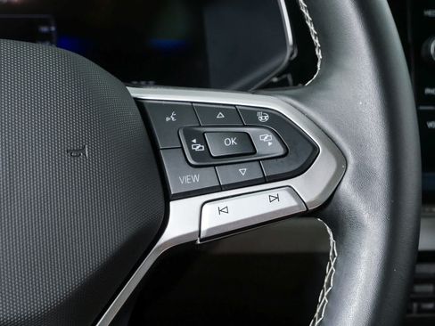 Certified 2024 Volkswagen Taos SE FWD image 14