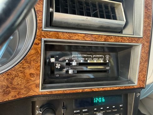 Used 1991 Chevrolet Suburban 2WD image 23