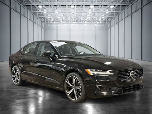 Used 2025 Volvo S60 B5 Plus AWD/4WD image 9
