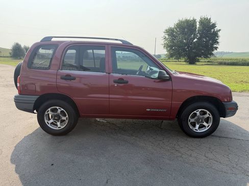 Used 2000 Chevrolet Tracker 4WD w/ Preferred Equipment Group 2 image 5