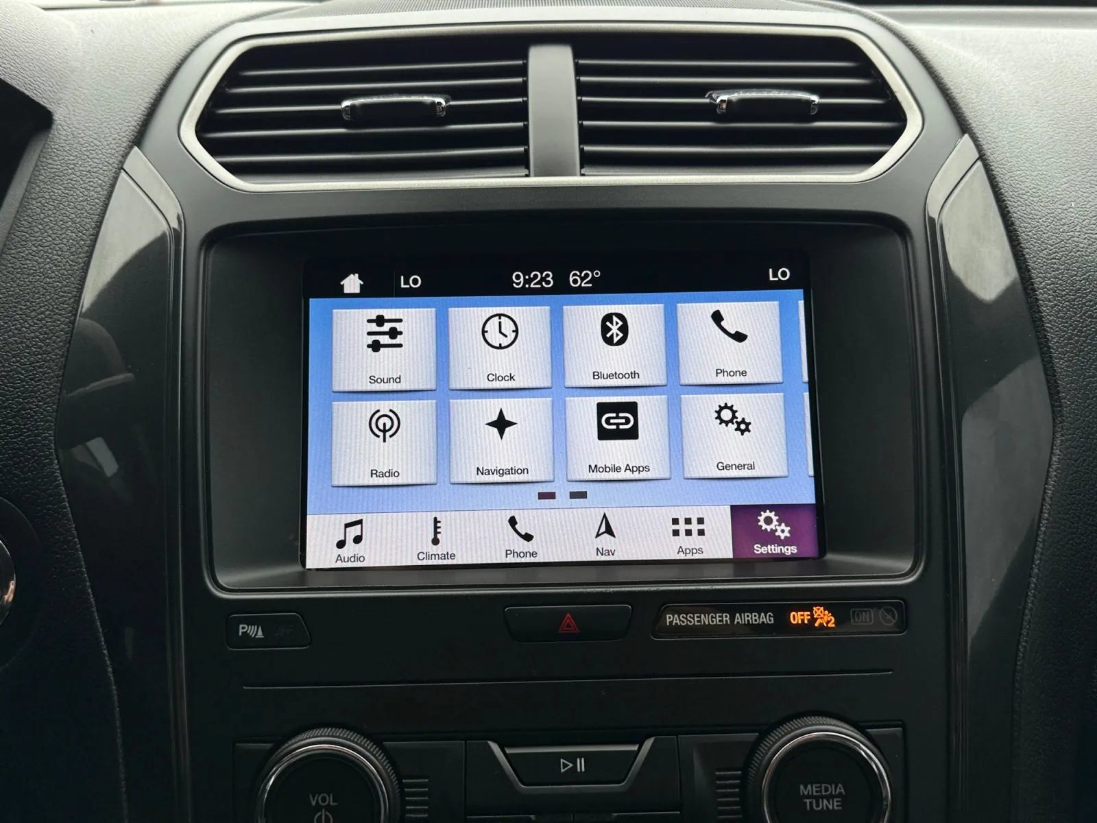 Used 2019 Ford Explorer XLT w/ Equipment Group 202A AWD/4WD image 36