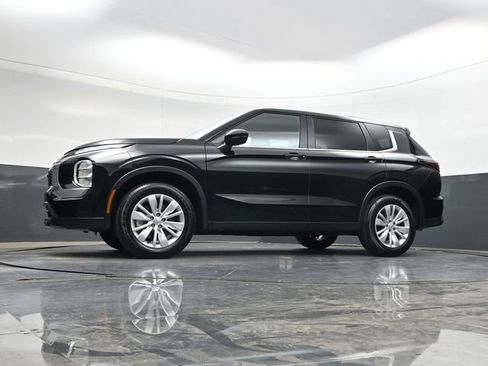 Used 2025 Mitsubishi Outlander ES image 29